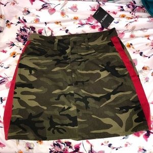 BRAND NEW FOREVER 21 SKIRT